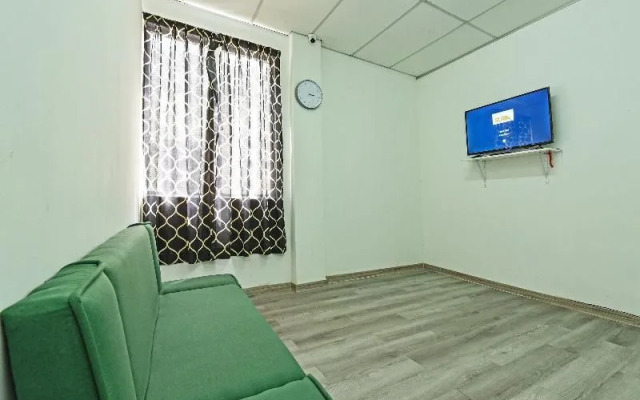 Spot On 90500 Sri Rampai Metro Hostel