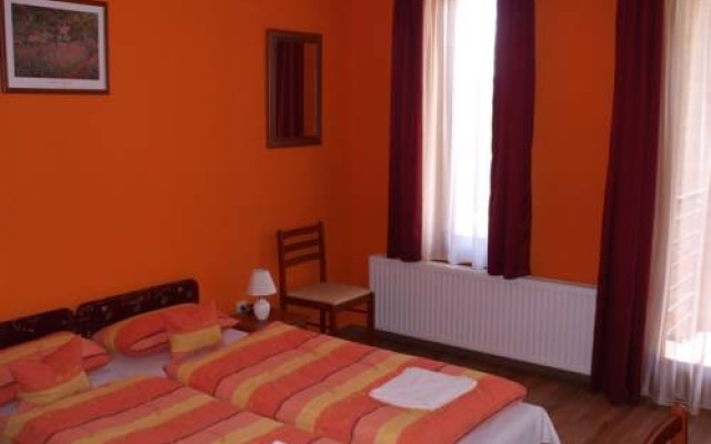 Várfürdő-Panzió Apartmanház