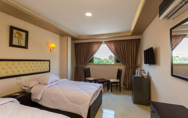 Panorama Pyramids Inn