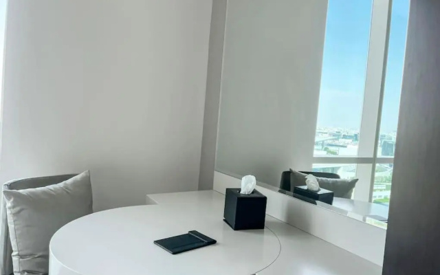 GR Elite- Damac Studio with Kingdom Tower View