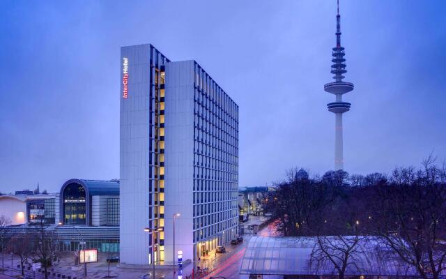 Отель IntercityHotel Hamburg Dammtor-Messe вид на фасад