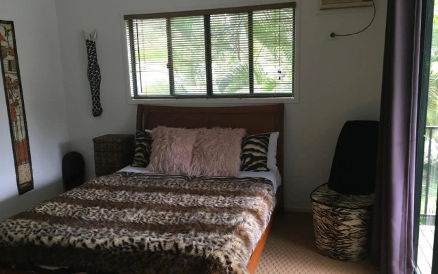 Byfield Creek Lodge B & B