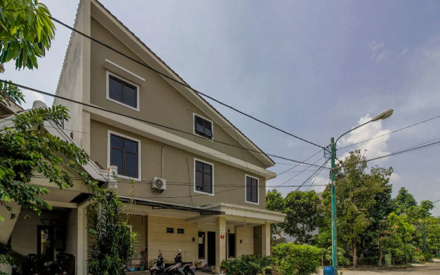 RedDoorz Plus near Lippo Cikarang Mall