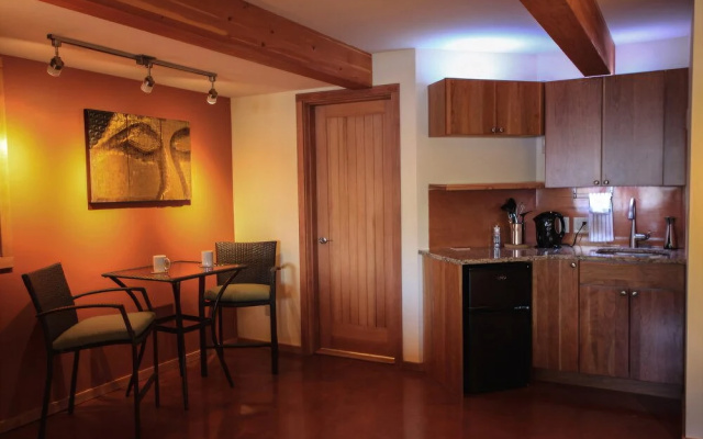 Salmonberry Inn