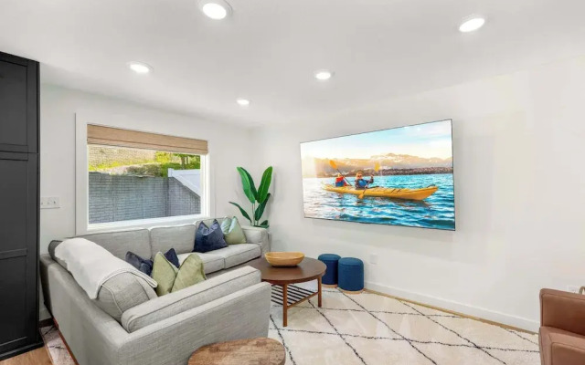 Little Bearcat Bungalow Stay on Ozark Waterfront