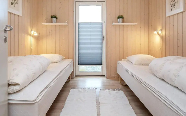 6 Person Holiday Home in Vaeggerlose