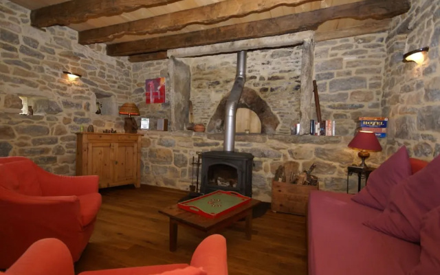Spacious Holiday Home in Alvignac with Swimming Pool