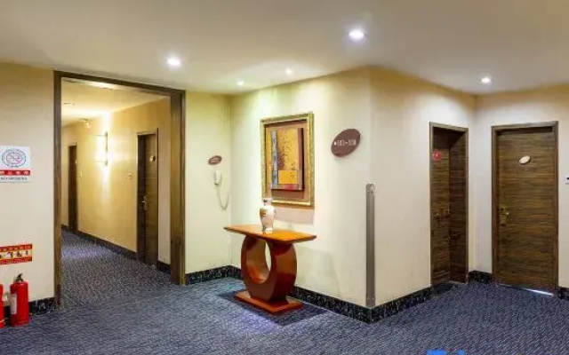 Taihua Business Hotel (Shijiazhuang Xinbai Plaza MixC Branch)