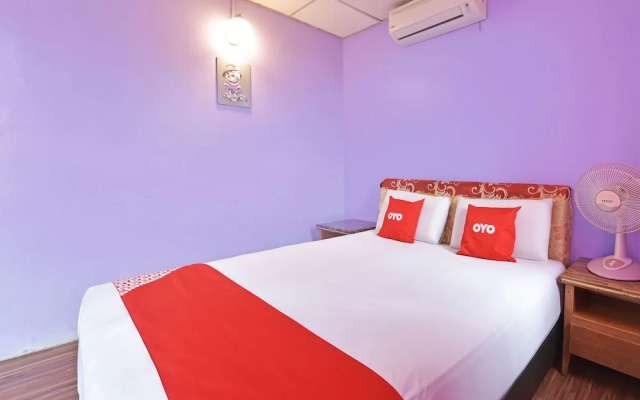 OYO 90846 Hotel Akasia