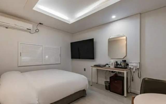 Olive Motel