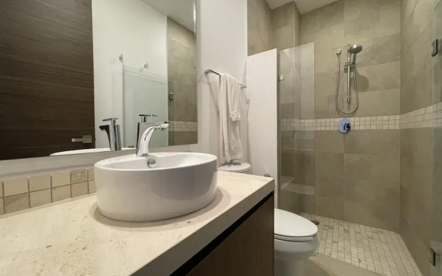 Magnificent Stylish Apartment Charming Private Terrace Wonderful Community Pool Amenities