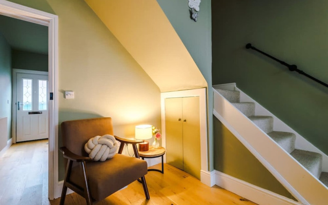 NEW Stylish Home Amazing Location Sleeps 6