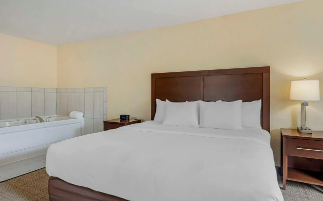 Comfort Suites Lake Geneva East