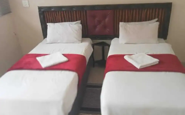 Emampingeni Lodge