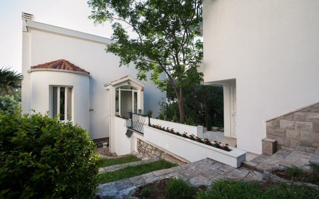 Отель Villa Mia Черногория, Свети-Стефан - отзывы, цены и фото номеров - забронировать отель Villa Mia онлайн вид на фасад