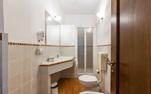 Loro 12 With Shared Pool And Tennis