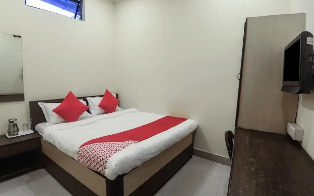 Hotel Golden Peak by OYO