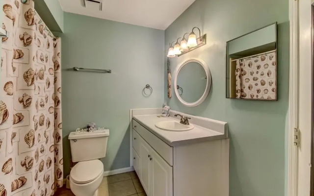 Dog Friendly Condo, Easy Access to Amelia Island Beautiful Beaches by RedAwning