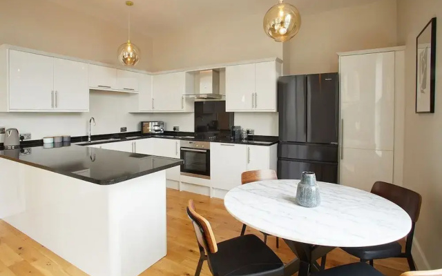 Host Stay Artsbank Apartment