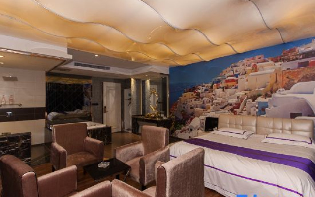 Sherlock Crystal Hotel