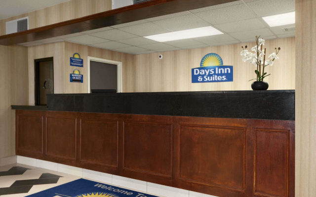 Quality Inn & Suites Cincinnati Uptown Norwood