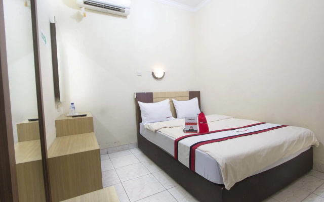 RedDoorz Plus near Stadion Mandala Krida