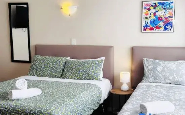 Merivale Court Large Studio-Unit 2
