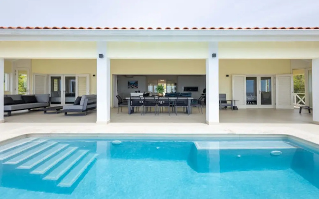 Villa Azure Vista 6BR Luxury Stay w 2 Pools