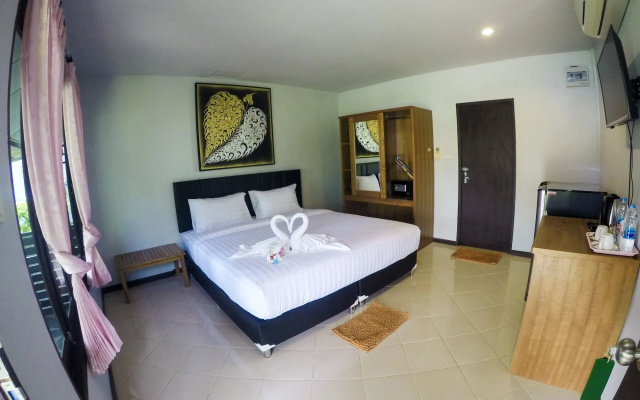 Lanta Mermaid Beachfront Resort