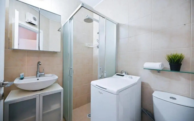 Cool & Fun 2BR in Rotshilde area by HolyGuest