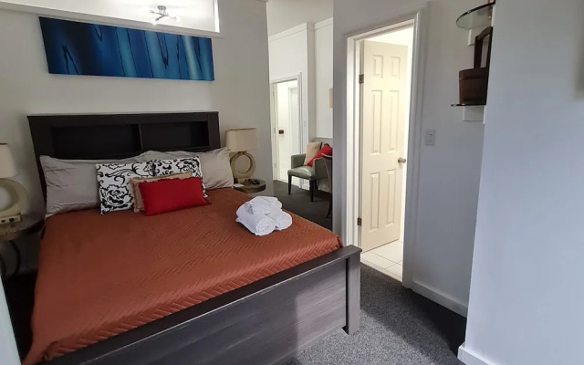 Bell At The Airport Suites - Adults Only