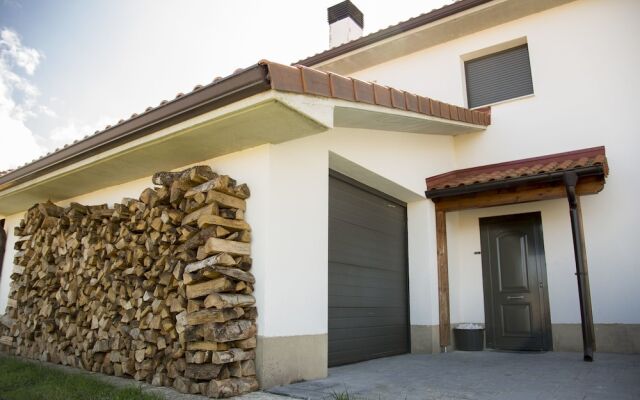 Отель TuApartamento Casa de Campo Villanueva de Lónguida Лонгида вид на фасад