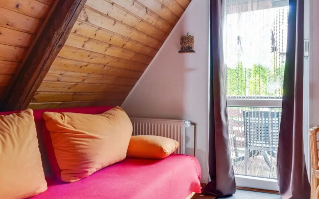 Rustic Holiday Home With Balcony