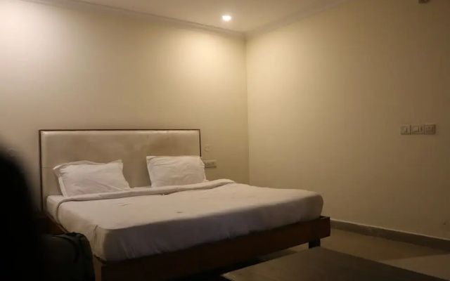 OYO 5190 Hotel Golden Inn