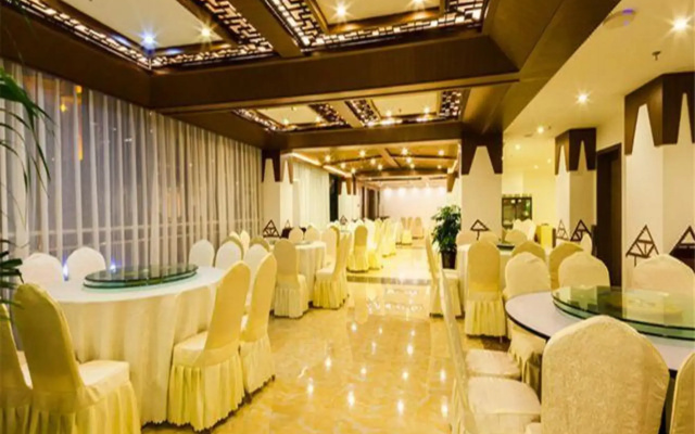 Lafei Yulong Hot Spring Hotel