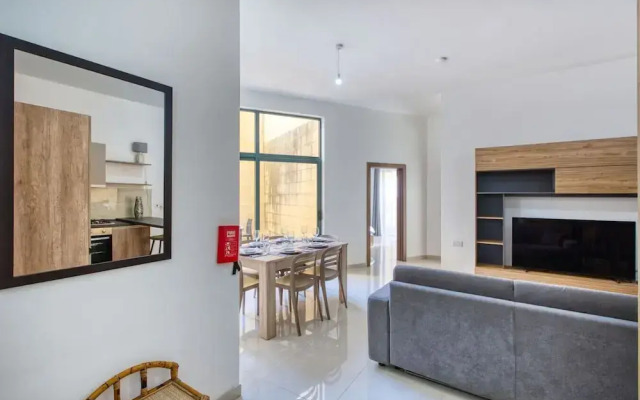 Relaxing Xaghra Apartment With BBQ Amenities