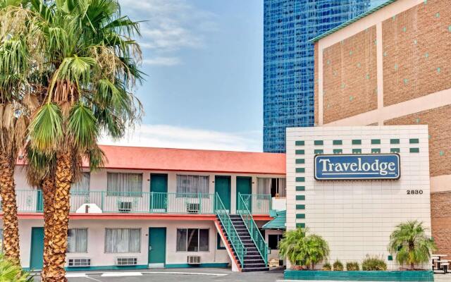 Отель Travelodge Las Vegas Strip North вид на фасад