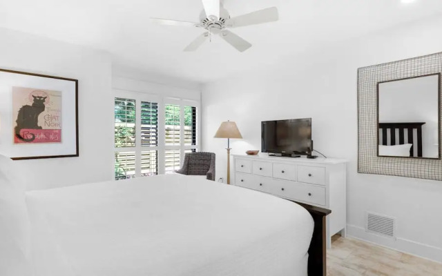 Spacious 3b/3b, Sleeps 6, Lakeview, Beach Access!
