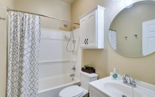 Historic Home Half-mile to Downtown Guthrie!