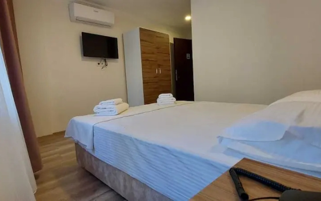 Alp Otel