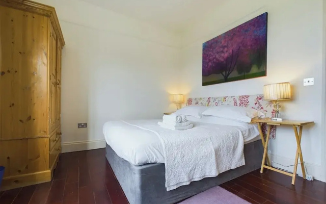 Tranquil Retreat in Devauden Countryside