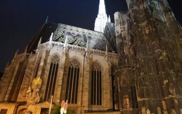 Отель Down Town Vienna вид на фасад