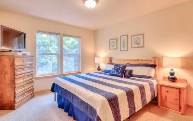 Charming Escape with Hot Tub and Game Amenities - Delightful Family Haven
