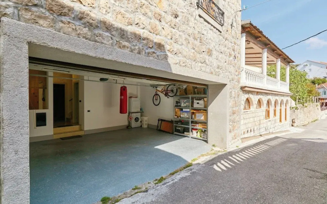 Beachfront Villa Adria