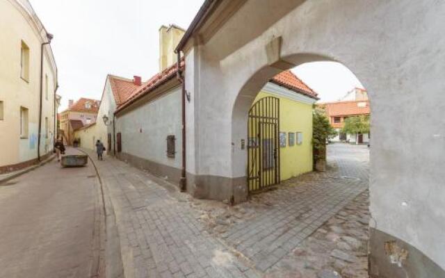 Отель The Secret Garden Boutique B&B Литва, Вильнюс - отзывы, цены и фото номеров - забронировать отель The Secret Garden Boutique B&B онлайн вид на фасад