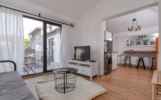 FM Deluxe 1-BDR Apartment - Minimalism & Charisma