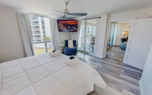 Shoreline Towers 1044 2 Bedroom Condo