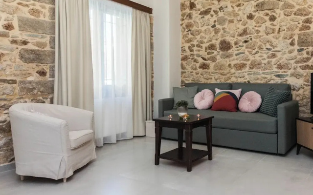 Pireas Jewel New Design Apt w Backyard