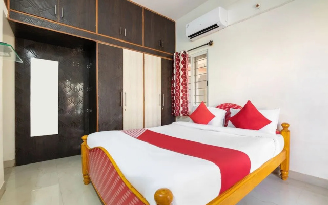 Oyo 22900 Sri Sai Suites