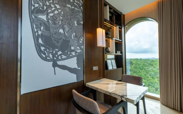 Arjuna Solitaire Hotel